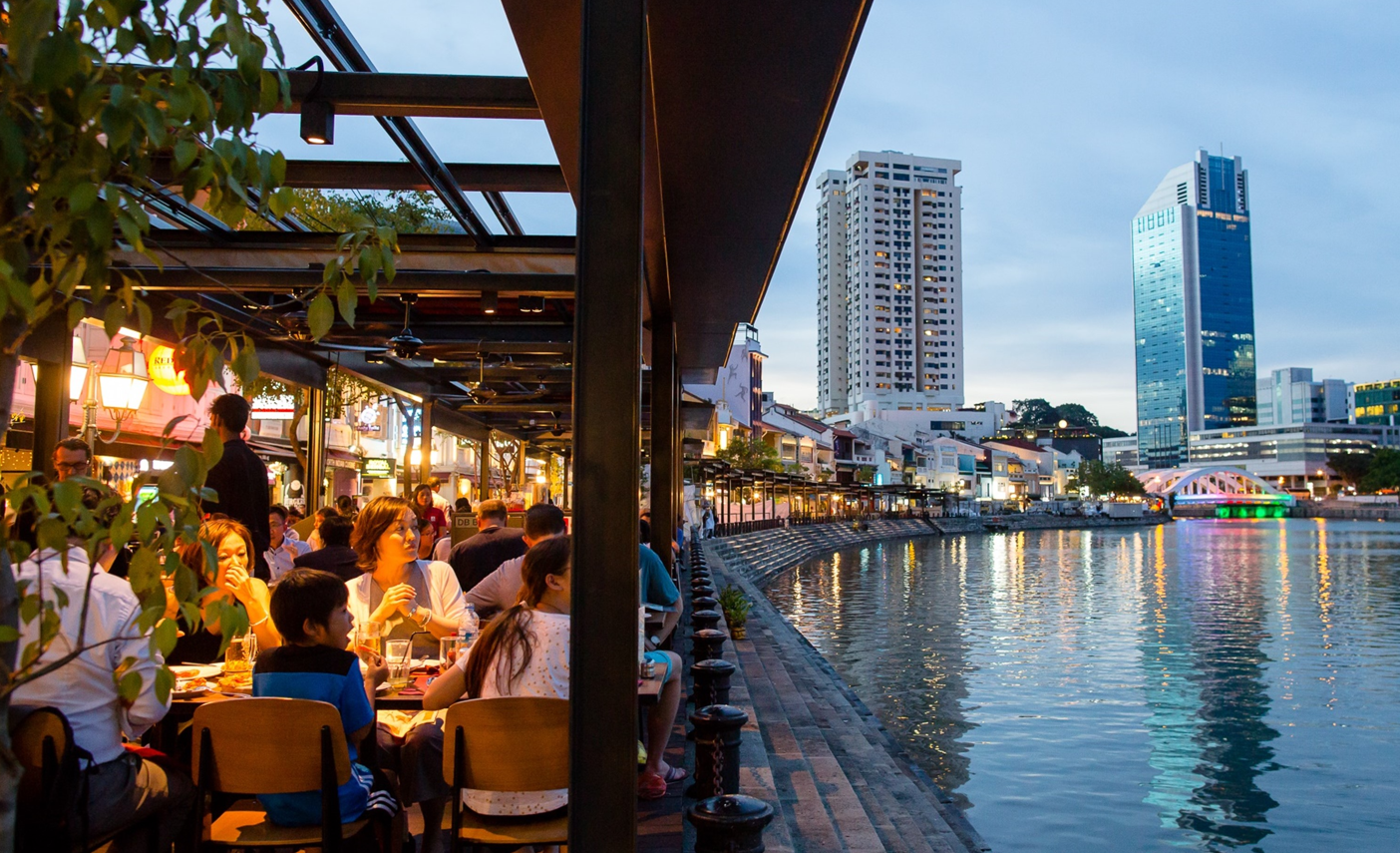 Waterfront al-fresco dining at Boat Quay